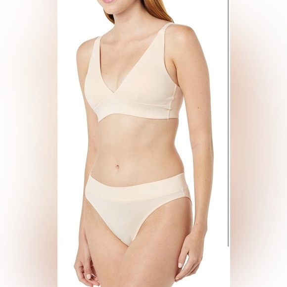 0312 - AMAZON Women’s XXS Low Cut Support Padded Bralette - Picture 3 of 5
